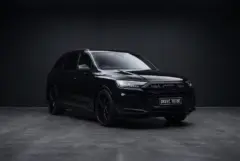 Audi SQ7, studio, front three quarter