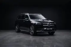mercedes benz gls 450 2022 black, studio, front three quarter