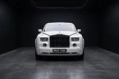 Rolls-Royce Phantom, studio, front