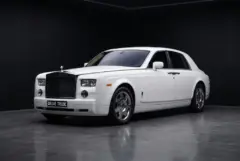 Rolls-Royce Phantom, studio, front three quarter